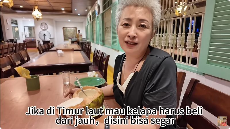 Shanty di China ajak sang tante makan kuliner Indonesia