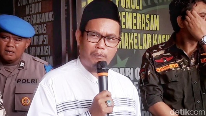 Syarif Munarif Sekretaris PCNU Bekasi, saat rilis di Mapolres Karawang