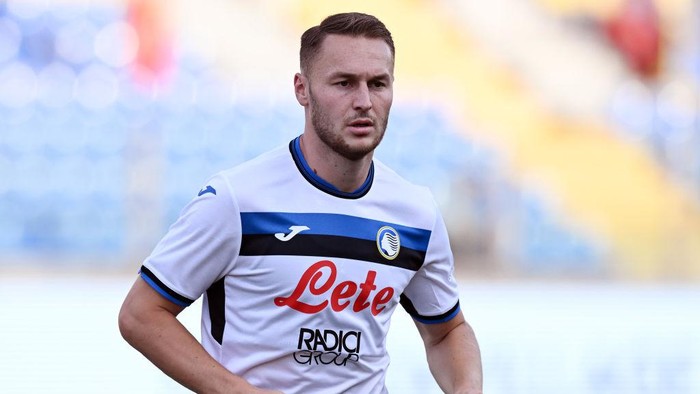 PARMA, ITALY - AUGUST 04: Teun Koopmeiners of Atalanta BC looks on during the Pre-season Friendly Match between Parma v Atalanta on August 04, 2024 in Parma, Italy. (Photo by Image Photo Agency/Getty Images)