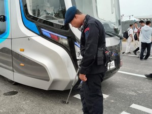 HUT ke-79 RI, Jibom Polda Kaltim Sterilisasi Kereta Otonom Presiden di IKN