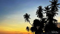 Senja di Pantai Palippis, Sulawesi Barat.