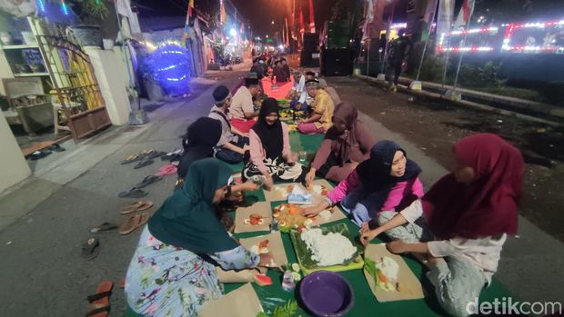 Warga Desa Singgopadu gelar malam tirakatan Warga Desa Singgopadu gelar malam tirakatan