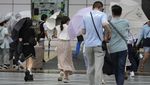 Warga Tokyo Kewalahan Hadapi Topan Ampil