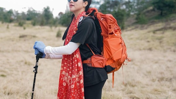 Foto: Yura Yunita Mendaki Gunung Prau, Netizen Dibuat Iri