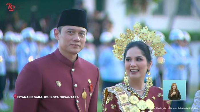 Annisa Pohan dan Agus Harimurti Yudhoyono menang busana terbaik.