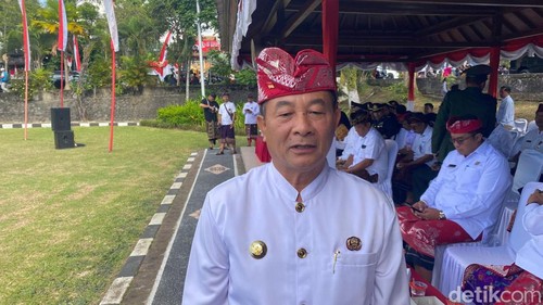 Bupati Karangasem I Gede Dana saat upacara HUT RI di Karangasem, Sabtu (17/8/2024).