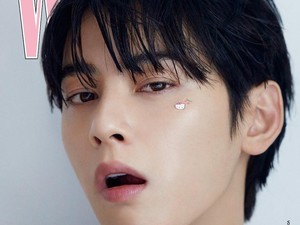 Cha Eun Woo Pakai Korset dan Tiara Rp 1,3 M, Dobrak Batasan Berpakaian Pria