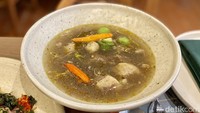 Ini merupakan menu garang asem yang dimasak langsung di dalam wadah bambu. Foto: detikcom/Riska Fitria