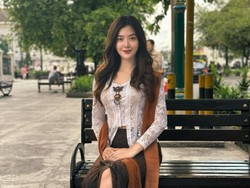 Kisah Dara Sarasvati Lestarikan Budaya Indonesia Lewat Konten Reaksi Kebaya