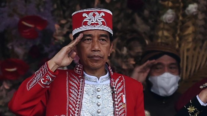 Presiden Jokowi selalu memakai baju adat saat upacara HUT RI. Ini deretan baju adat yang dipakai Jokowi dari 2017 hingga 2024.