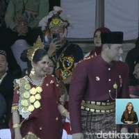 Ada tiga nama yang disebutkan sebagai pemenang Busana Adat Terbaik di Istana Negara Ibu Kota Nusantara (IKN). Termasuk Alpiansyah Rechza, Widia, serta pasangan Agus Harimurti Yudhoyono dan Annisa Pohan. Foto: dok. YouTube Sekretariat Presiden RI