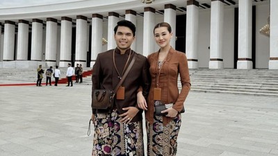7 Gaya Artis Hadiri Upacara HUT RI di Istana Negara, Thariq - Vidi Aldiano