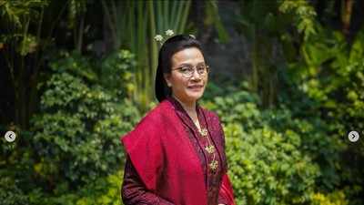 Foto Gaya Sri Mulyani Serba Merah Pakai Baju Adat Sunda Saat Upacara di IKN