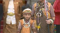 Jan Ethes ikut bersama dengan Gibran Rakabuming Raka menghadiri perayaan HUT ke-79 RI di Istana Merdeka, Jakarta Pusat, Sabtu (17/8/2024). Foto: dok Channel YouTube Sekretariat Presiden (@2024 Biro Pers, Media, dan Informasi Sekretariat Presiden).