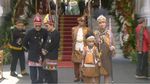 Senyum Jan Ethes Berbaju Adat Papua, Selvi Ananda Anggun Pakai Baju Lampung