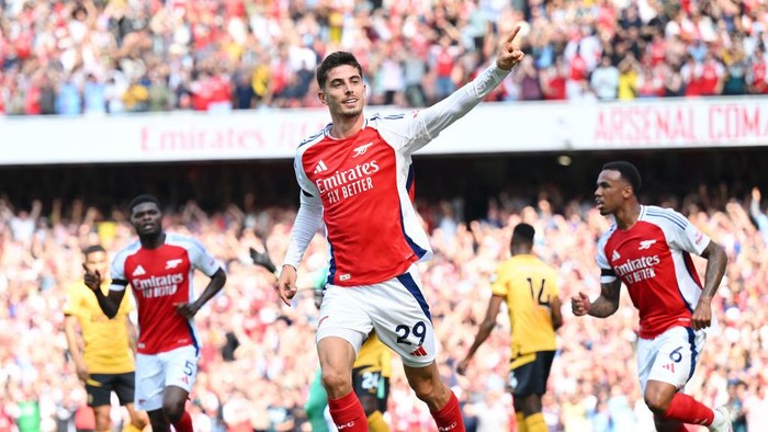 LONDON, ENGLAND - AUGUST 17: Kai Havertz of Arsenal celebrates scoring his teams first goal during the Premier League match between Arsenal FC and Wolverhampton Wanderers FC at Emirates Stadium on August 17, 2024 in London, England. (Photo by Stuart MacFarlane/Arsenal FC via Getty Images)