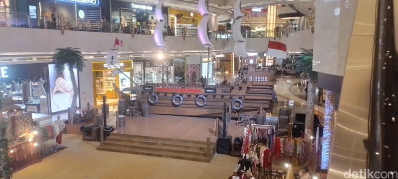 Kalap pinisi di Lippo Mall Kemang