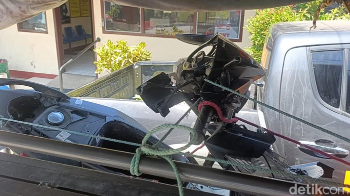 Kecelakaan elf rem blong tabrak motor di Bromo