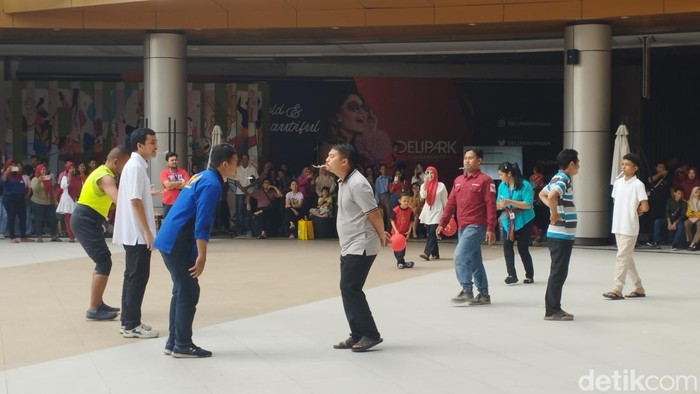 Kemeriahan perlombaan di Mal Medan. (Kartika Sari/detikSumut)