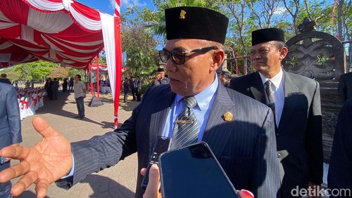 Ketua DPRD Bali I Nyoman Adi Wiryatama seusai menghadiri peringatan Hari Kemerdekaan ke-79 Republik Indonesia di Denpasar, Sabtu (17/8/2024). (Foto: Ida Bagus Putu Mahendra/detikBali)