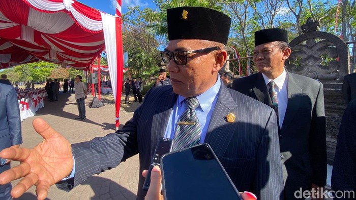 Ketua DPRD Bali I Nyoman Adi Wiryatama seusai menghadiri peringatan Hari Kemerdekaan ke-79 Republik Indonesia di Denpasar, Sabtu (17/8/2024). (Foto: Ida Bagus Putu Mahendra/detikBali)