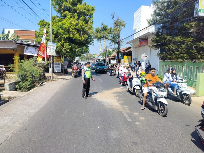 Lokasi kecelakaan wanita pemotor tertabrak truk tronton di jalan Kudus-Colo, Desa Cendono, Kecamatan Dawe, Kabupaten Kudus, Sabtu (17/8/2024) pagi.