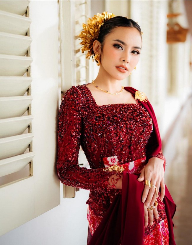 Mahalini membawakan sejumlah lagu saat tampil di Istana Presiden, salah satunya ‘Rayuan Pulau Kelapa’. Foto: Instagram/@mahaliniraharja @dhirmanputra