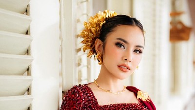 Cantik Memesona, 6 Gaya Mahalini Pakai Kebaya Merah Khas Bali di HUT Ke-79 RI