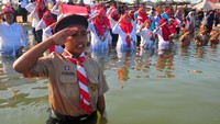 Selain warga, upacara HUT ke-79 RI juga diikuti oleh anggota Pramuka.