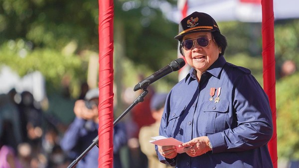 Momen Menteri LHK Pimpin Upacara HUT ke-79 RI di Rinjani