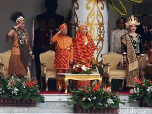 Momen Maruf-Gibran Hadiri Upacara Penurunan Bendera di Istana Jakarta