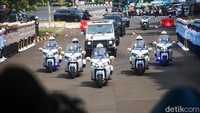 Maaruf Amin tiba dengan dikawal Polisi Militer. 