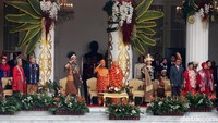 Maruf Amin didampingi istrinya Wury Estu Handayani menghadiri upacara HUT ke-79 RI di Istana Merdeka, Jakarta.