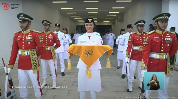 Ni Komang Tri Setia, pembawa baki penurunan bendera 17 Agustus 2024 di IKN