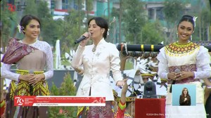 Momen saat suara merdu Mawar Eva Jongh bernyanyi di hadapan Presiden Jokowi dan ibu negara Iriana Jokowi. Foto: Courtesy of YouTube Sekretariat Presiden