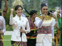 Penampilan Memukau Olivia Pardede, Novia Bachmid, dan Mawar Eva Jongh di IKN Penampilan Memukau Olivia Pardede, Novia Bachmid, dan Mawar Eva Jongh di IKN