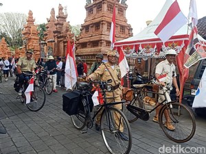 Cara Pecinta Sepeda Tua Bali Rayakan HUT Kemerdekaan RI