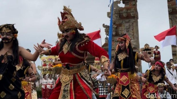 Parade Gebogan dan Baleganjur di Tabanan, Bali, Sabtu (17/8/2024).