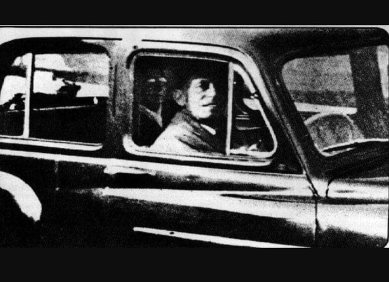 Tahukah detikers, di masa lalu, ada beberapa foto yang menampilkan penampakan sosok yang diduga hantu dan belum terjelaskan. Berikut daftarnya.