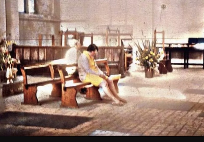 Tahukah detikers, di masa lalu, ada beberapa foto yang menampilkan penampakan sosok yang diduga hantu dan belum terjelaskan. Berikut daftarnya.