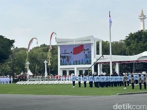 Momen Para Tamu Tepuk Tangan Saat Prabowo Muncul di Videotron Istana Merdeka
