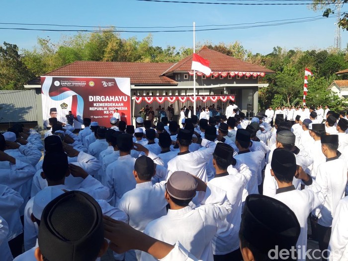 Perdana, upacara HUT ke-79 Kemerdekaan RI di Ponpes Islam Darusy Syahadah, Simo, Boyolali, Sabtu (17/8/2024).