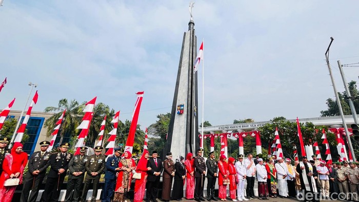 Ekspresi Harmoni Bhinneka di Bogor: Warga Berdoa Lintas Agama untuk HUT RI ke-79 di Tugu Kujang