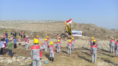 DLHK Sidoarjo Gelar Upacara di TPA