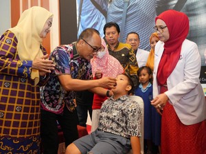 Pj Gubernur-Bunda PAUD Sulsel Canangkan Pemberian Vaksin Polio untuk 100 Anak
