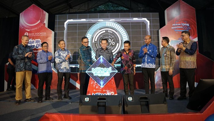 Pj Gubsu Agus Fatoni dan Kepala BI Kpw Sumut Wira Kusuma saat hadiri acara Medan Digifestival 2024. (Foto: Dok. BI Sumut)