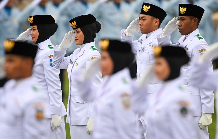 Usai mencuat polemik larangan berjilbab bagi Paskibraka perempuan dari BPIP, kini Paskibraka perempuan boleh berjilbab. Seperti terlihat saat upacara HUT RI di IKN, Sabtu (17/8).
