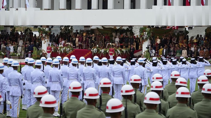Usai mencuat polemik larangan berjilbab bagi Paskibraka perempuan dari BPIP, kini Paskibraka perempuan boleh berjilbab. Seperti terlihat saat upacara HUT RI di IKN, Sabtu (17/8).