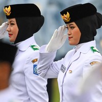 Inilah penampilan para paskibraka yang berhijab saat bertugas di upacara pengibaran bendera HUT Kemerdekaan RI ke-79 di IKN, Kalimantan Timur, Sabtu (17/8/2024). Antara Foto/Hafidz Mubarak A.