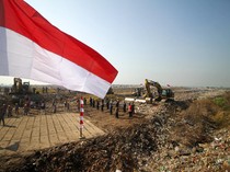 Upacara HUT ke-79 RI Juga Digelar di TPA Jabon Sidoarjo